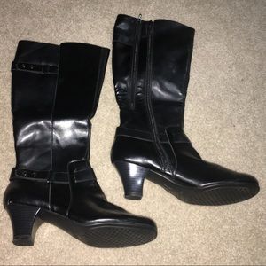 New in Box Aerosoles Women’s 9.5 Boots wide Calf